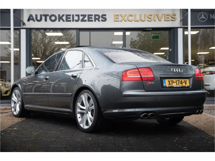 Audi A8 5.2 S8 quattro  Image 4