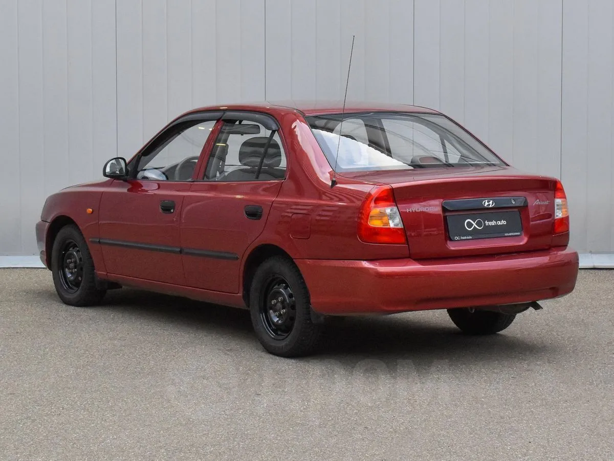 Hyundai Accent Image 8